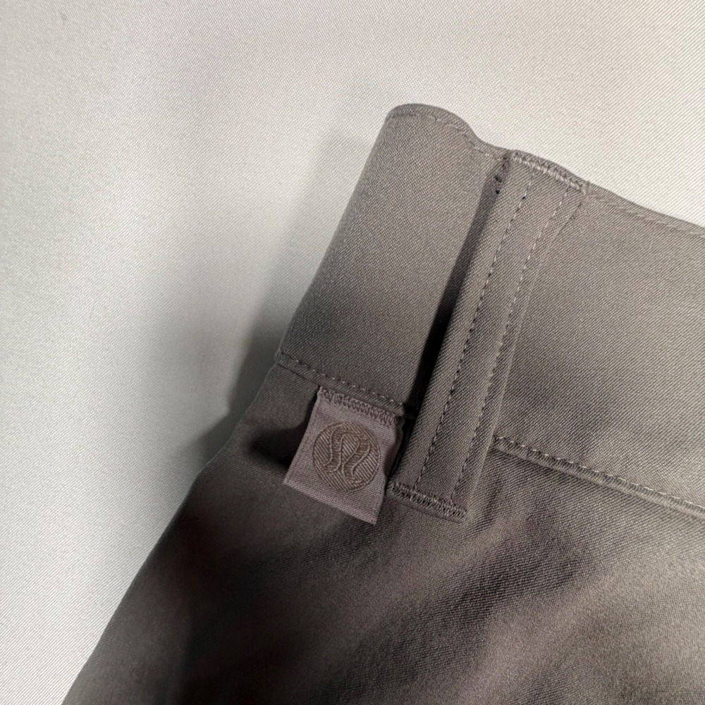 Lululemon New Venture Pleated Short Mens 36 Gray LM7BQ8S Water Repellent 8in 369 - Picture 7 of 9